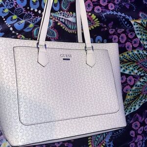 Guess purse brand new never been used before